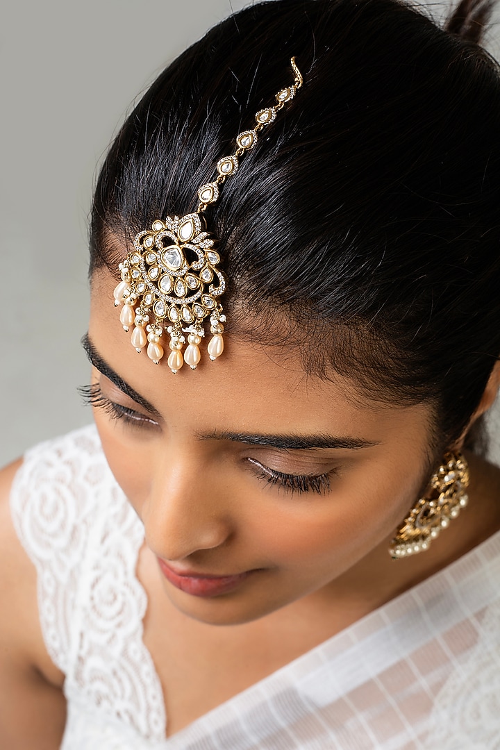 Gold Finish White Kundan Polki Maang Tikka by Zevar King at Pernia's Pop Up Shop