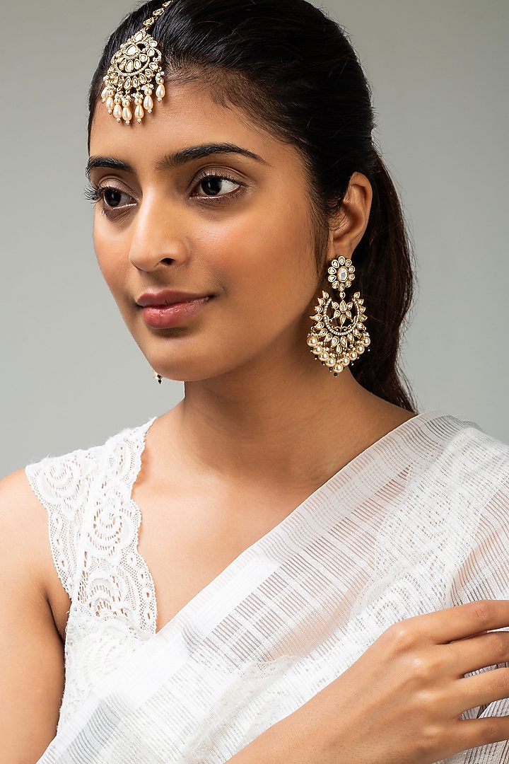 Gold Finish White Kundan Polki Maang Tikka by Zevar King at Pernia's Pop Up Shop