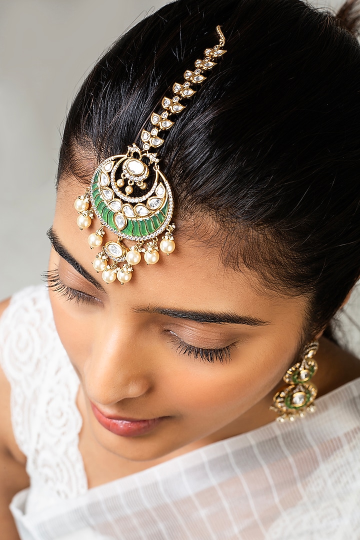 God Finish Mint Green Kundan Polki Maangtikka by Zevar King at Pernia's Pop Up Shop