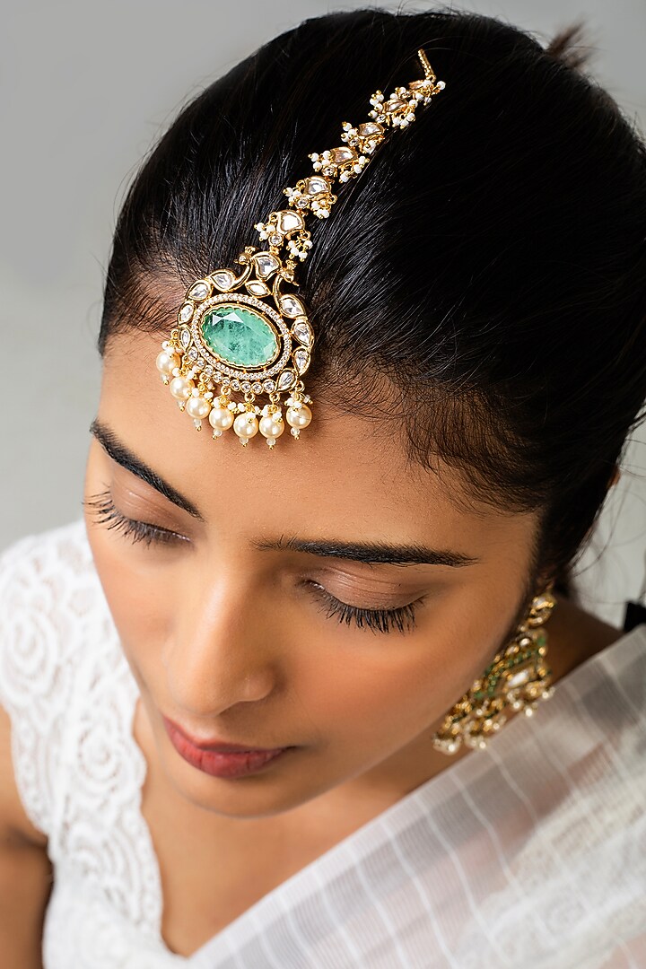 God Finish Mint Green Kundan Polki Maangtikka by Zevar King at Pernia's Pop Up Shop