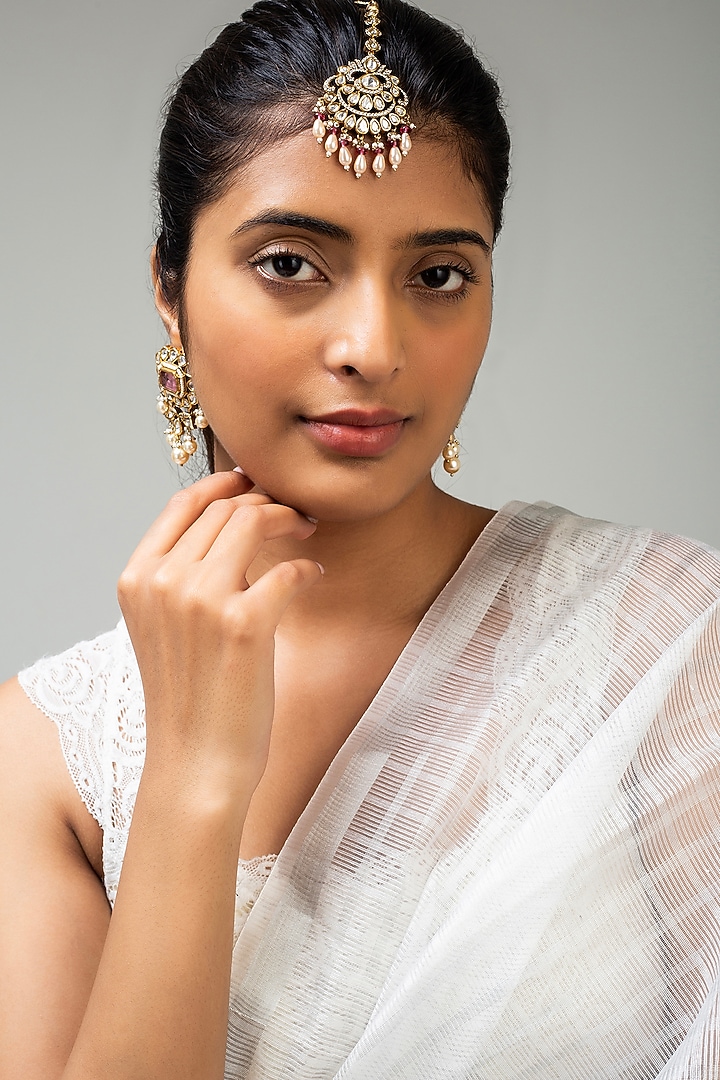God Finish Red Kundan Polki Maangtikka by Zevar King at Pernia's Pop Up Shop