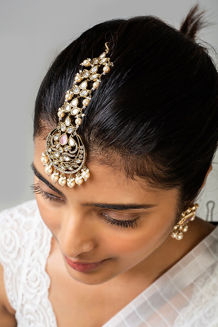 God Finish White Kundan Polki Maangtikka by Zevar King at Pernia's Pop Up Shop