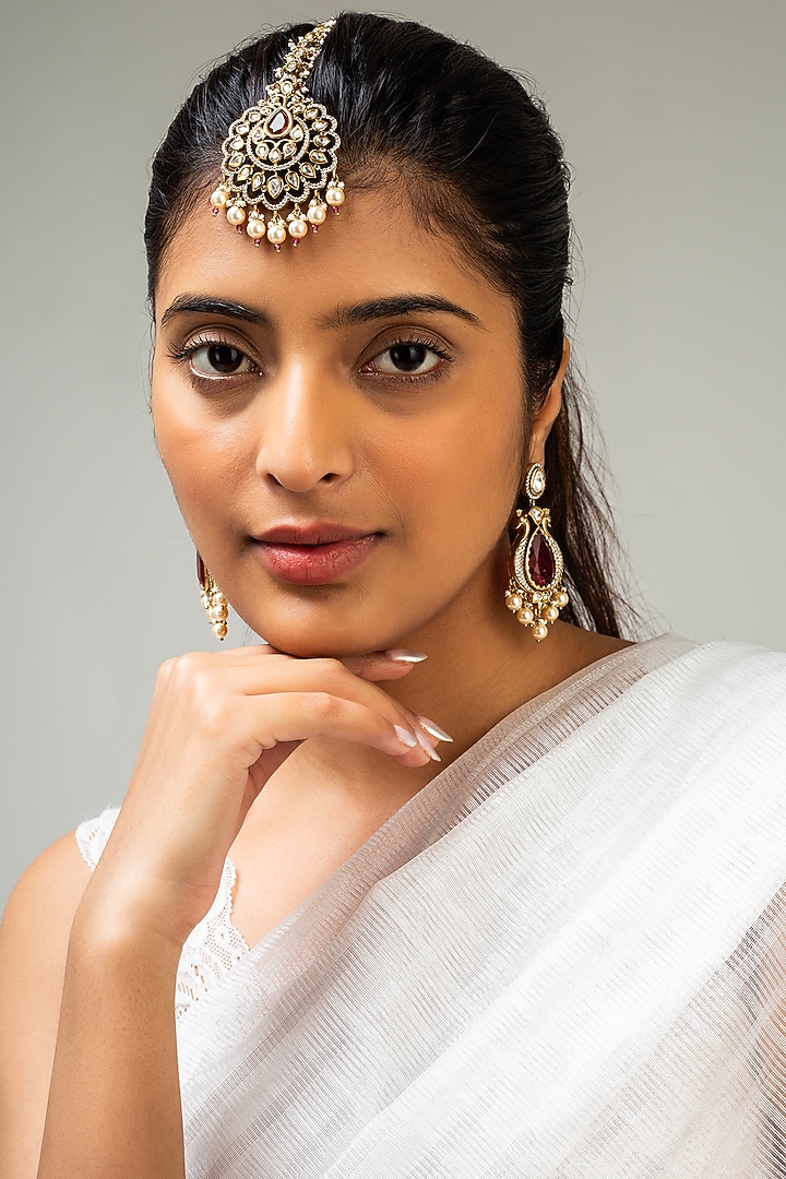 Gold Finish Red Kundan Polki Maangtikka by Zevar King at Pernia's Pop Up Shop