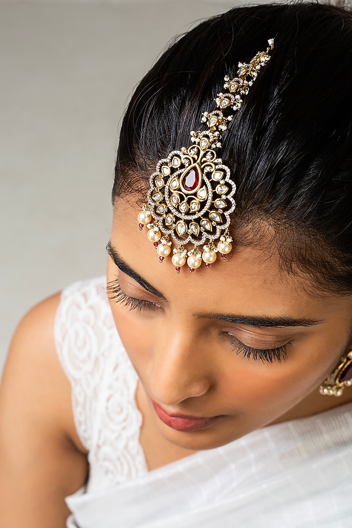 Gold Finish Red Kundan Polki Maangtikka by Zevar King at Pernia's Pop Up Shop