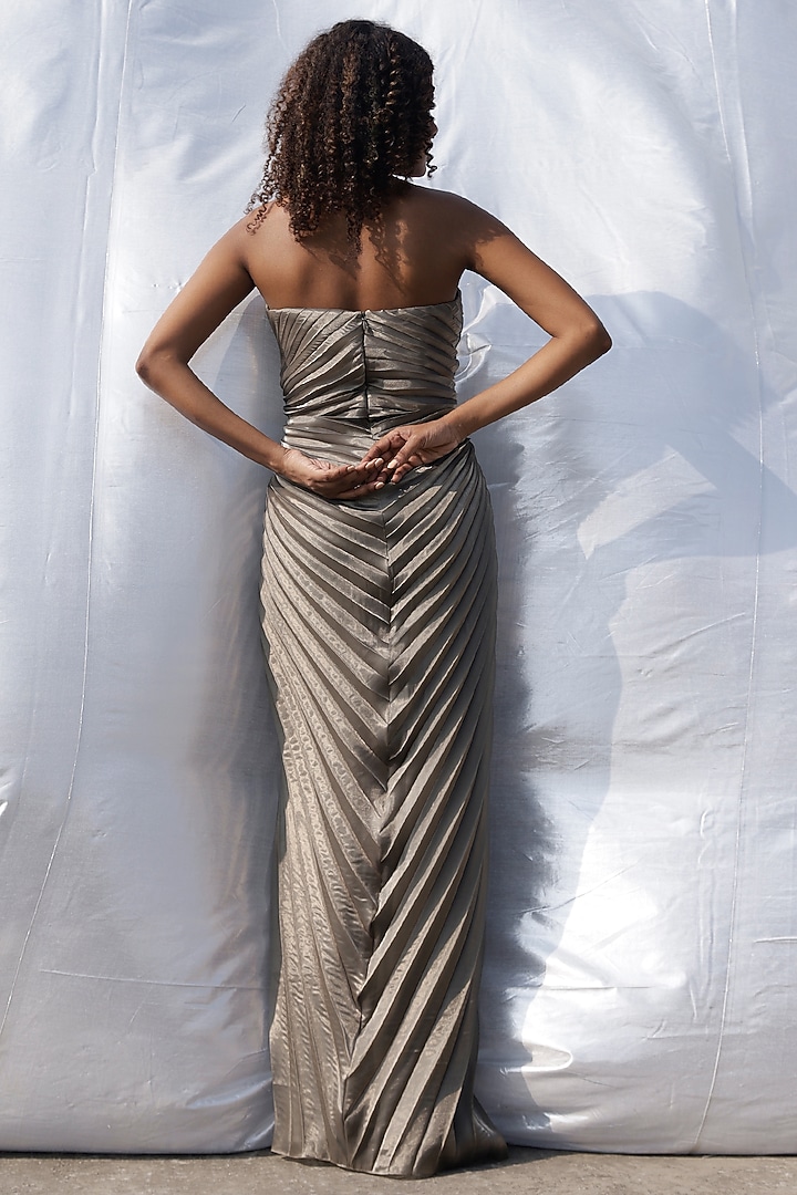 Metallic Grey Organza Embellished Pleated Engagement Gown by Zwaan at Pernia's Pop Up Shop