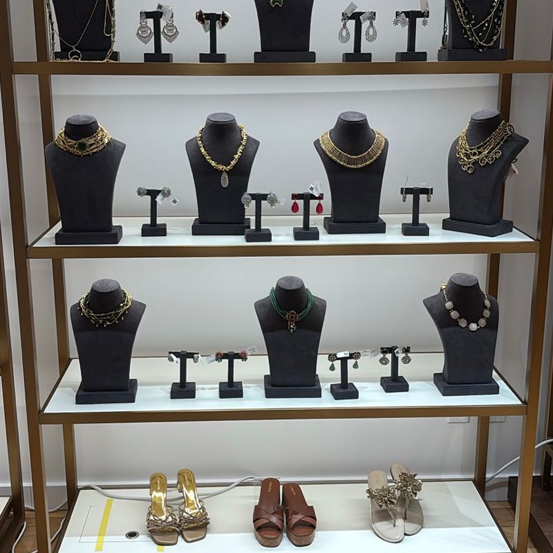 product-image-https://img.perniaspopupshop.com/store-locator-v2/uploads/5_e036932e89.jpg