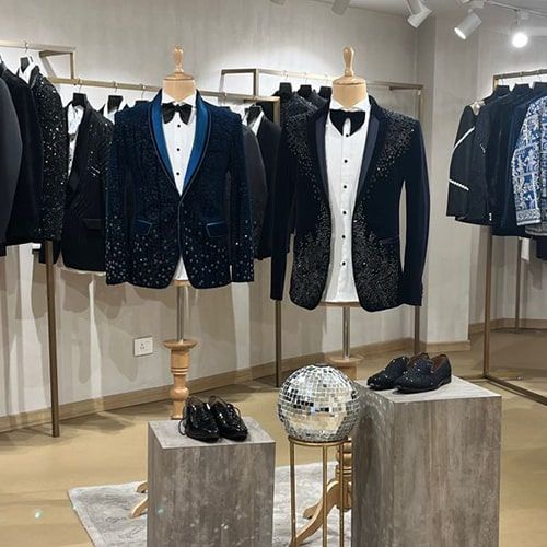 product-image-https://img.perniaspopupshop.com/store-locator-v2/uploads/Deskstop_and_mobile_01_IHE_Men_min_a323eb9e03.jpg