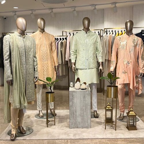 product-image-https://img.perniaspopupshop.com/store-locator-v2/uploads/Deskstop_and_mobile_07_IHE_Men_min_7c17293118.jpg