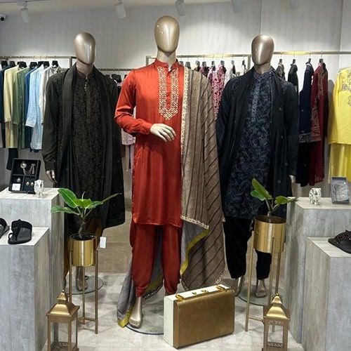 product-image-https://img.perniaspopupshop.com/store-locator-v2/uploads/Deskstop_and_mobile_08_IHE_Men_min_6f36a5cdd1.jpg