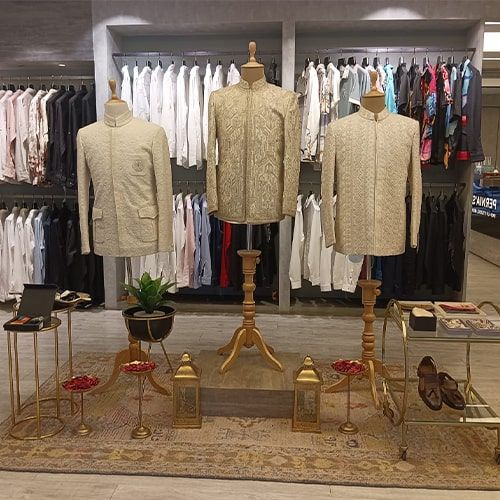 product-image-https://img.perniaspopupshop.com/store-locator-v2/uploads/Desktop_and_Mobile_1_Bandra_min_Bandra_Men_26add92e35.jpg