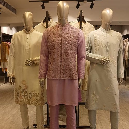 product-image-https://img.perniaspopupshop.com/store-locator-v2/uploads/Desktop_and_Mobile_2_min_Bandra_Men_f93fbfff88.jpg