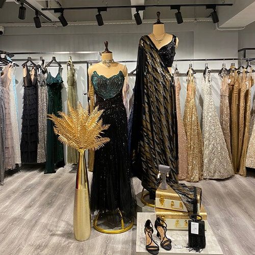 product-image-https://img.perniaspopupshop.com/store-locator-v2/uploads/Desktop_and_Mobile_3_min_Beng_96b99bc916.jpg