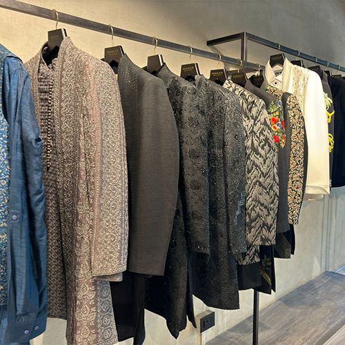 product-image-https://img.perniaspopupshop.com/store-locator-v2/uploads/Desktop_and_Mobile_5_fe5b0a3bb8.jpg