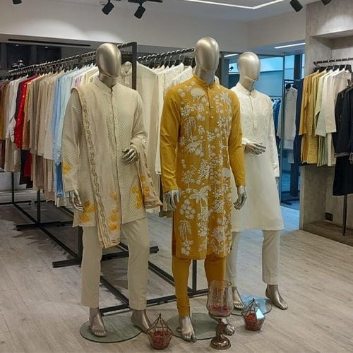 product-image-https://img.perniaspopupshop.com/store-locator-v2/uploads/Desktop_and_Mobile_8_min_Bandra_Men_8c6ac2eb95.jpg