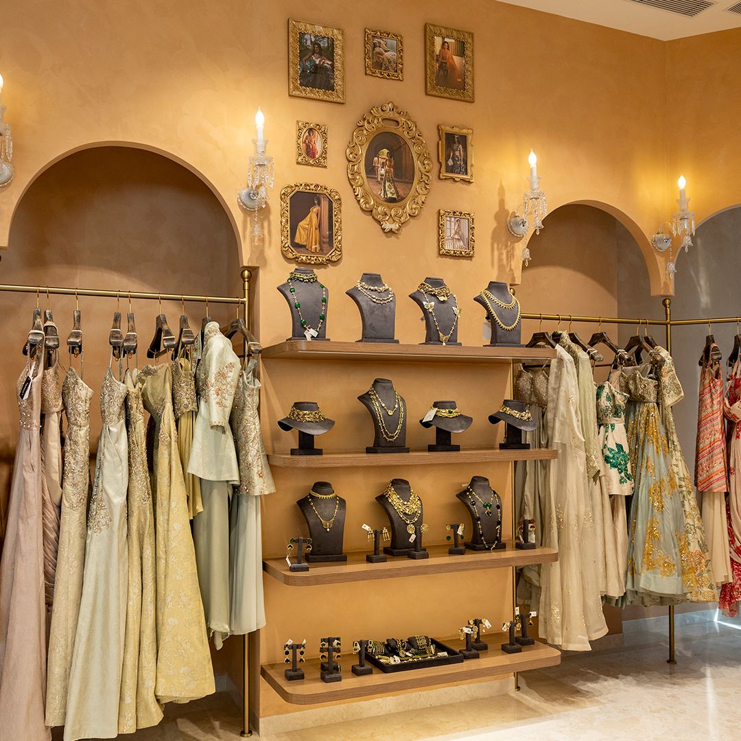 product-image-https://img.perniaspopupshop.com/store-locator-v2/uploads/IMAGE_01_0024_278_A3273_447de51dd8.jpg