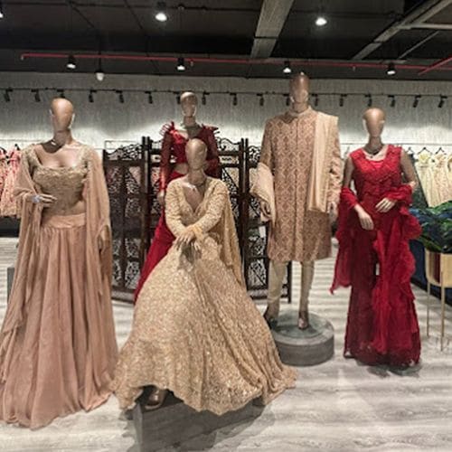 product-image-https://img.perniaspopupshop.com/store-locator-v2/uploads/Indore_store_0000_Indore_store_3_afa70a7861.jpg