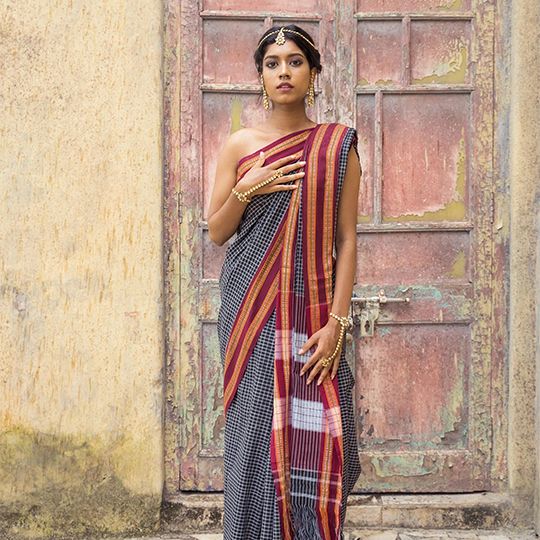 Traditional Indian Clothing - GOA- The beachy state of Goa isn't much  different from the other Indian states as far as their traditional dress is  concerned. While the women wear lengthy, stone