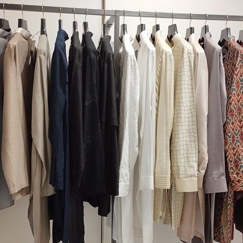 product-image-https://img.perniaspopupshop.com/store-locator-v2/uploads/deskstop_and_mobile_01_min_KGMEN_a0b4133ea2.jpg
