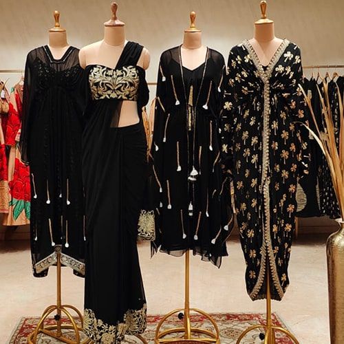 product-image-https://img.perniaspopupshop.com/store-locator-v2/uploads/deskstop_and_mobile_02_min_HYD_3d25ad8c9a.jpg