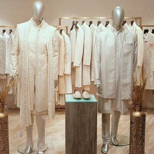 product-image-https://img.perniaspopupshop.com/store-locator-v2/uploads/deskstop_and_mobile_02_min_Juhu_Men_129e179d16.jpg