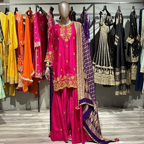 product-image-https://img.perniaspopupshop.com/store-locator-v2/uploads/deskstop_and_mobile_03_min_Juhu_W_ecf7ac4acd.jpg