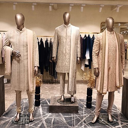 product-image-https://img.perniaspopupshop.com/store-locator-v2/uploads/deskstop_and_mobile_04_Hyd_Men_ed8bd72d02.jpg