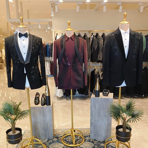 product-image-https://img.perniaspopupshop.com/store-locator-v2/uploads/deskstop_and_mobile_05_Hyd_Men_fd06440cfc.jpg