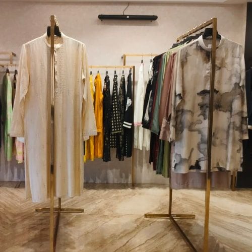 product-image-https://img.perniaspopupshop.com/store-locator-v2/uploads/deskstop_and_mobile_05_min_Juhu_Men_c91c0bd630.jpg