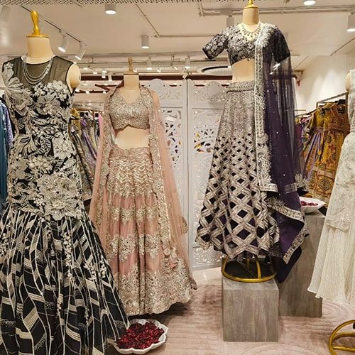 product-image-https://img.perniaspopupshop.com/store-locator-v2/uploads/deskstop_and_mobile_07_min_HYD_54b064a65c.jpg