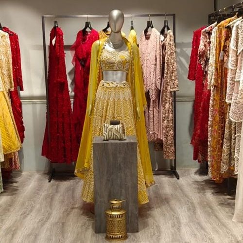 product-image-https://img.perniaspopupshop.com/store-locator-v2/uploads/deskstop_and_mobile_07_min_Juhu_W_a3fbe7e929.jpg