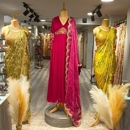 product-image-https://img.perniaspopupshop.com/store-locator-v2/uploads/deskstop_and_mobile_08_min_Juhu_W_e41a0a37c6.jpg