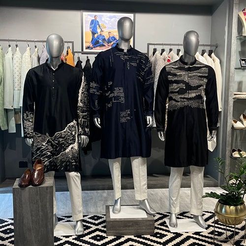 product-image-https://img.perniaspopupshop.com/store-locator-v2/uploads/desktop_and_mobile_01_min_KO_Lmen_7355449bf9.jpg