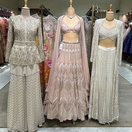 product-image-https://img.perniaspopupshop.com/store-locator-v2/uploads/desktop_and_mobile_03_KG_Women_d16f75b72e.jpg