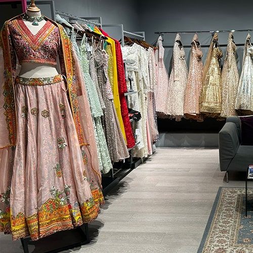 product-image-https://img.perniaspopupshop.com/store-locator-v2/uploads/desktop_and_mobile_03_min_LONDON_8566fc9f0c.jpg