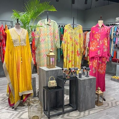 product-image-https://img.perniaspopupshop.com/store-locator-v2/uploads/desktop_and_mobile_05_jpg_min_Kolkata_00f2dd1e98.jpg