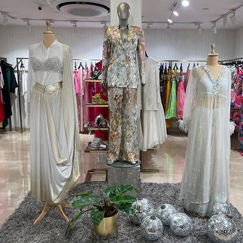 product-image-https://img.perniaspopupshop.com/store-locator-v2/uploads/desktop_and_mobile_06_min_MEHRAULI_ea8258765f.jpg