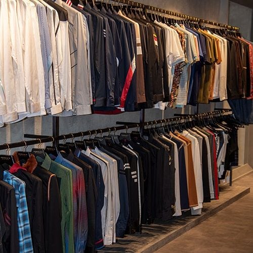 product-image-https://img.perniaspopupshop.com/store-locator-v2/uploads/desktop_and_mobile_08_min_K_Cmen_4919e62f07.jpg
