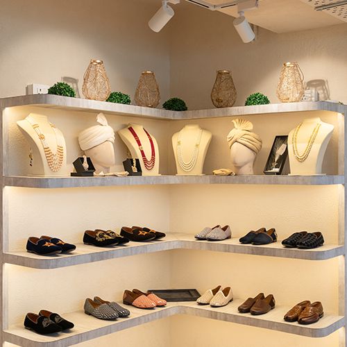product-image-https://img.perniaspopupshop.com/store-locator-v2/uploads/store_image_0004_7_04092024_chennai_1719388b13.jpg