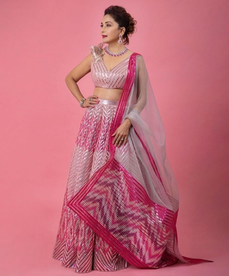enkel Roux Rimpels Bollywood Style - Shop Dresses, Lehengas, Anarkalis, & more 2023