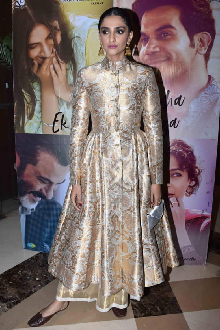 Sonam Kapoor was spotted for the promotions of Ek Ladki Ko Dekha Toh Aisa Laga in a gold and ivory ensemble by Rajesh Pratap Singh

 by Sonam Kapoor-Sonam Kapoor